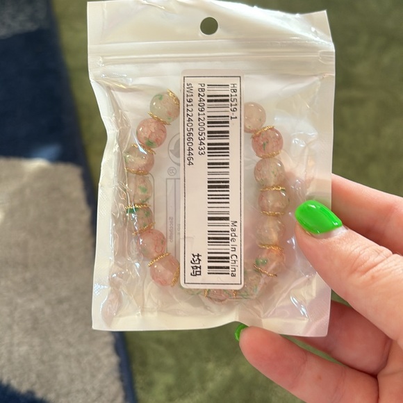 NWT Pink floral bracelet ONLY GET ONE BRACELET EVEN TBOUGH PHOTOS HAVE TWO. - Picture 5 of 7